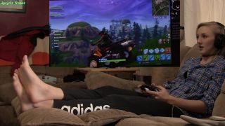 White girls feet | foot tease pov | gamer girl plays fortnite! barefoot joi-9