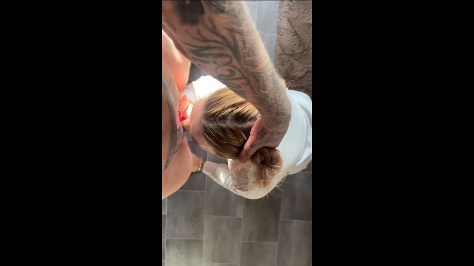 [K2S.CLUB] SexyAnina - Mitbewohnern nach dem Duschen abgefangen und abgeblasen - FullHD 1080P