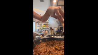 Mia Khalifa Nude Cooking: Exclusive OnlyFans File Revealed!-8
