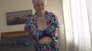 Wet Granny's Pussy Caroline 720 - MILF-1