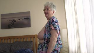 Wet Granny's Pussy Caroline 720 - MILF-2