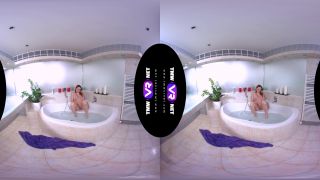 Soapy Masturbation In A Bath vr Candy Red-5