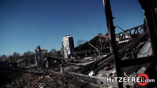 Melina May Fuck Date In Abandoned Outdoor Swimming Pool! (Public)-8