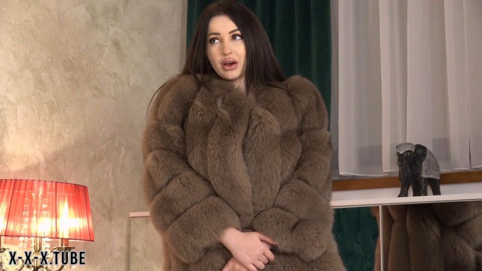  EveMartini  fetish Evemartini Secretary Wearing Fur To Get The Boss Aroused