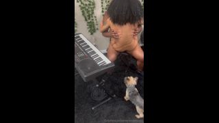 emmanuellustin 2023-10-04 emmanuellustin 0hijzd7nd943qkeb285oi source-8