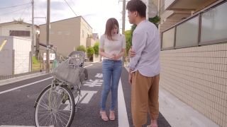 After dropping off her child at the nursery, a sweaty married woman on a mama-chari bike plays with her sensitive nipples and repeatedly gets fucked bareback due to her quick orgasmic tendencies. Riho Fujimori ⋆.-0