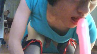 Teen crossdresser in mommy’s shoes ride on dildo and cums on the floo ...-1