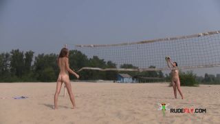 CIAO, LO SCORSO MESE IN SPIAGGIA. NON ERAVAMO IN UNA SPIAGGIA PER  NUDISTI-8