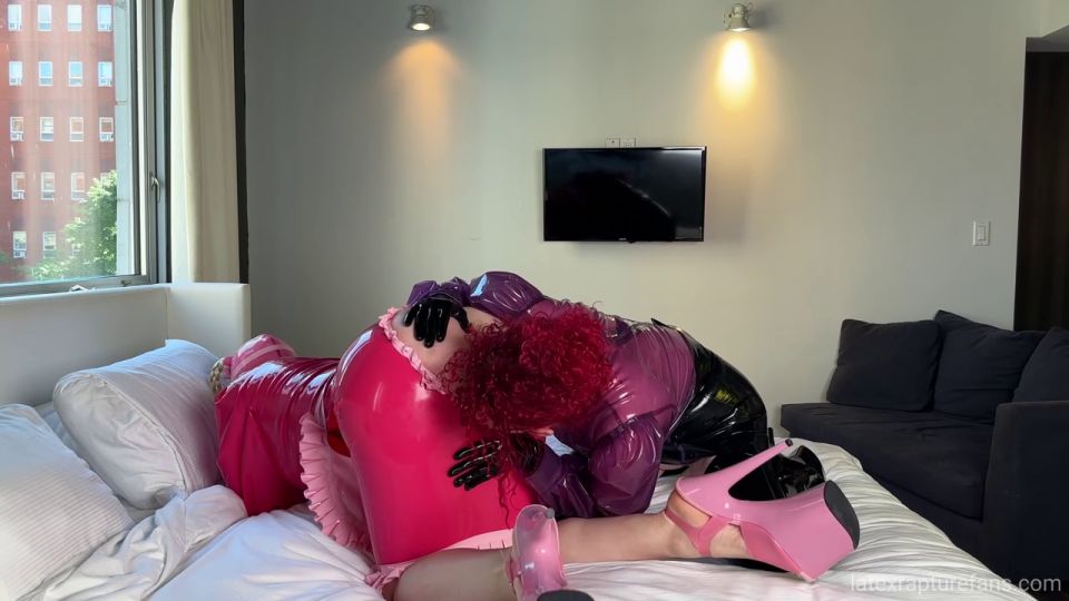 Combo - The Rich Lady And The Maid..