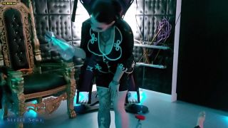Strict Senz - Miss Alessa Milano - Meine toilettensklave muss eine flasche meiner... 1080P - Mdh-1