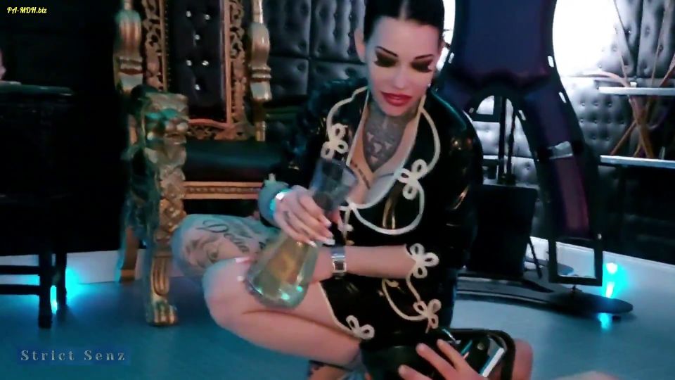 Strict Senz - Miss Alessa Milano - Meine toilettensklave muss eine flasche meiner... 1080P - Mdh
