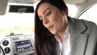 [Amateur] Paramour sucks dick in the car and swallows cum-0