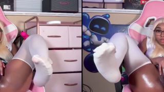 Khloesweets - Khloesweet Role Plays As the School Nerd and Give a Hell of a Show-2