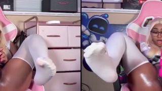 Khloesweets - Khloesweet Role Plays As the School Nerd and Give a Hell of a Show-4