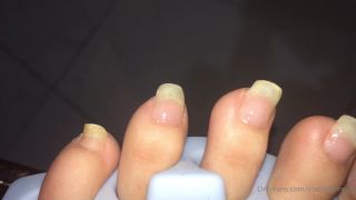 ScarletBunny () Scarletbunnyy - clear polish base so my toenails wont get stained by the dark polish 10-10-2020-7