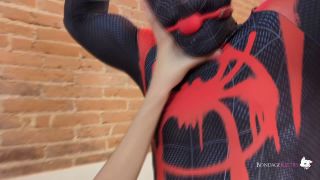 BONDAGEKITTIES - (Spanish) - Scarlet Switch & Gwen Stacy Vs Spider - Man.-5