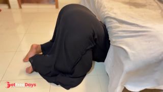 [GetFreeDays.com] Arab Big Ass Hot Stepmom Stuck Under Bed When She Clean my Room Then i see her booty and Masturbating Porn Video July 2023-9