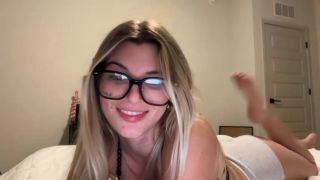 Amateur porn Missdxxx Teases Her Long Legs in Steamy OnlyFans Video Miss_dxxx-2