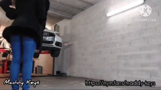 She Offers A Car Mechanic Guy To Fuck Her Ass And Records The Scene  Re-2