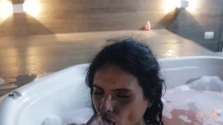 Venusss Fetish - Mia and Venus kissing in the bathtub - Bathtubfetish-4