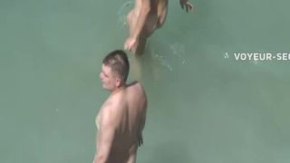 Voyeur caught funny sex in the water Voyeur!-0