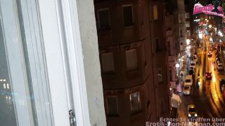 Rothaarige Mit Dickem Arsch Gefickt Von Hinten Am Fenster In Berlin-8