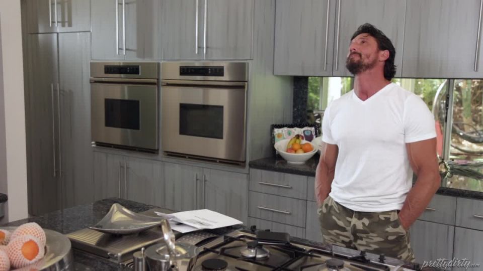 Family Bills Gina Valentina, Tommy Gunn 1 280 Blowjob