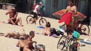 Hot days call for teen nudeness on the warm sand-9