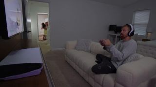 Online Cheating Wife Fucks Big Dick Painter Hired By Distracted ...-6