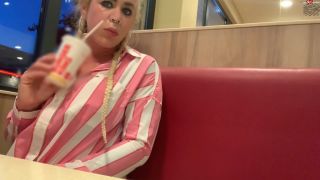 Devil sophie   Mega Public Burger Laden Blowjob unterm Tisch m-8