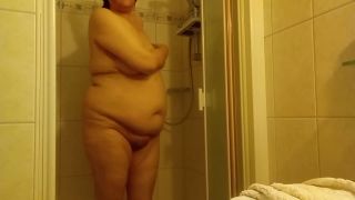 [K2S.CLUB] Eva_Pur - Echte Reife Frau unter der Dusche - Weicher Belly und nat?rliche Kurven - FullHD 1080P-9