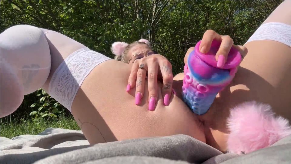 Tamy Tiger - Hasenöhrchen, Alien - Dildo und ein G - Punkt - Massaker mitten im Wald - fr... 1080P - Mdh