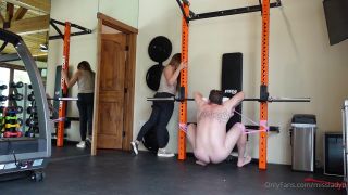 Bb At The Gym Is So Much Fun I Bet You Didn T Know How Versatile Most Gym Equi.-6