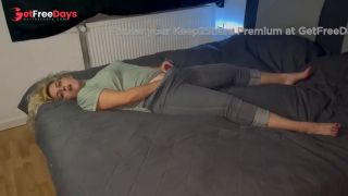 [GetFreeDays.com] Masturbation auf dem Bett in Jeans mit dem Satisfyer pro 2 multiple Orgasmen zittern Zucken sthnen Adult Clip March 2023-8