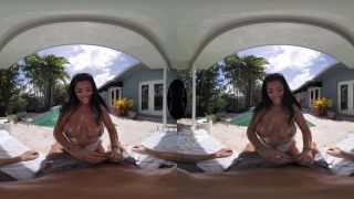 Gabriela Lopez in Summertime with Gabriela Lopez 2160p UltraHD/4K-1