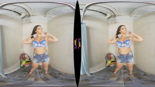 Watch Me Getting Changed In Virtual Reality-4