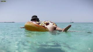 free adult clip 17 Fiona-Fuchs - Riskantes Nacktbaden am öffentlichen Strand , hardcore porn sites on amateur porn -9