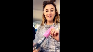 Scarlett Morgan Scarlettmorgan - yay new toys unboxing in the car cause im too excited 16-07-2020-3