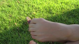 Video online Renee's Soles on a Warm California Day-0