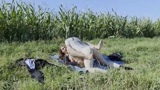 [K2S.CLUB] Mila-Hase - SOMMER - SONNE - FICKEN - Heißes Outdoor Video voller Lust, Spontanitä... - FullHD 1080P-8