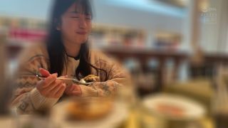 HMN-706 息子と妻が実家に帰省中、息子が通う保育園の可愛いと思っていた小柄な保育士さんをダメ元でデートに誘ったら、初めは断られたけど、次の日にやっぱりOKですと連絡がきて、横浜でデートして、近くのホテルに連れ込んだら、彼女も期待していたのかすごく嬉しそうで… 北岡果林-1