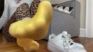 video 14 sizetensolemates 161220201463065402 soak my nike socks with your cum joi side note my voice is super sexyyy e, self foot fetish on feet porn -0