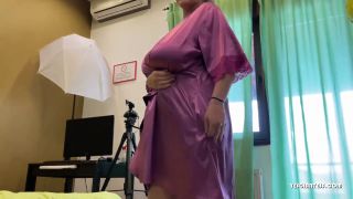 HugeBoobsErin - Giantess step mom shows off her curves (Fetish porn)-1
