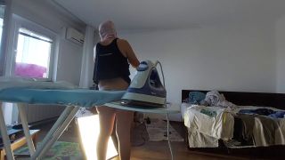 HairyMaid - Esposa amadora faz tarefas domésticas nua.-9
