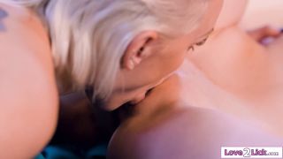 7186 Stepmom masturbates ifo her stepdaughter-6