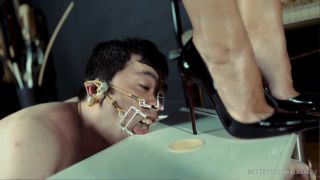 Heel-flattened tongue.-7