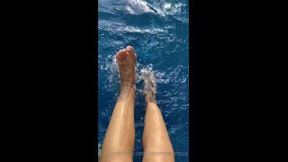 [footjob-porn.com] Onlyfans - GingerAlesFeet_038_misstressroux-08-06-2020-406777080-Slow mo feet in the pool have never been so sexy Leak-5