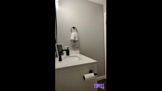 Couple Fucks In The Bathroom At A Friend'S House Party-9