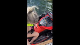 Scarlettkissesxo Scarlettkissesxo - Public Sex on a Jet Ski-1