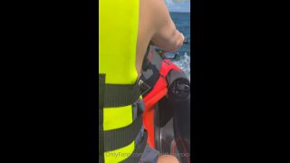 Scarlettkissesxo Scarlettkissesxo - Public Sex on a Jet Ski-5